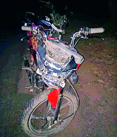 Two youths killed in front of two wheelers, three seriously injured | दुचाकींची समोरासमोर धडक दोन युवक ठार, तिघे गंभीर Two youths killed in front of two wheelers, three seriously injured | दुचाकींची समोरासमोर धडक दोन युवक ठार, तिघे गंभीर