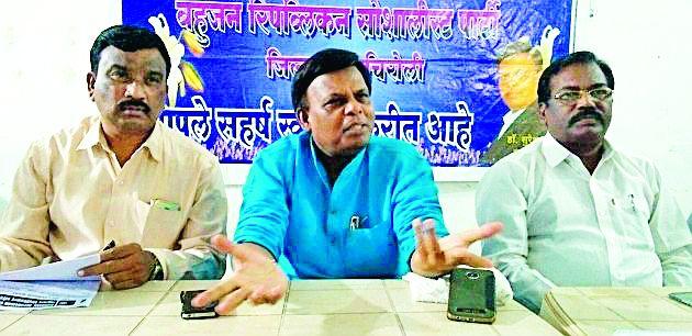 Players do not understand the misery of society | नाटकबाजी करणाऱ्यांना समाजाच्या व्यथा कळत नाही Players do not understand the misery of society | नाटकबाजी करणाऱ्यांना समाजाच्या व्यथा कळत नाही