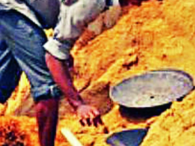 Four crore assistance to the workers for economic development | आर्थिक उन्नतीसाठी कामगारांना चार कोटींची मदत