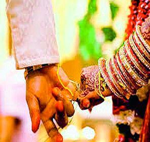 Interracial marriages at 100 | वर्षाकाठी १०० वर आंतरजातीय विवाह Interracial marriages at 100 | वर्षाकाठी १०० वर आंतरजातीय विवाह