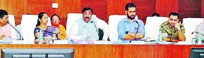 Pay attention to the developer's quality | विकासकामे गुणवत्तापूर्ण होतील याकडे लक्ष द्या Pay attention to the developer's quality | विकासकामे गुणवत्तापूर्ण होतील याकडे लक्ष द्या