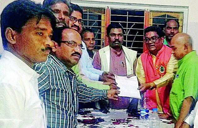 Start a paymill at Ashti | आष्टी येथील पेपरमिल सुरू करा Start a paymill at Ashti | आष्टी येथील पेपरमिल सुरू करा