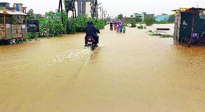 Gadchiroli city in the water | गडचिरोली शहर पाण्यात Gadchiroli city in the water | गडचिरोली शहर पाण्यात