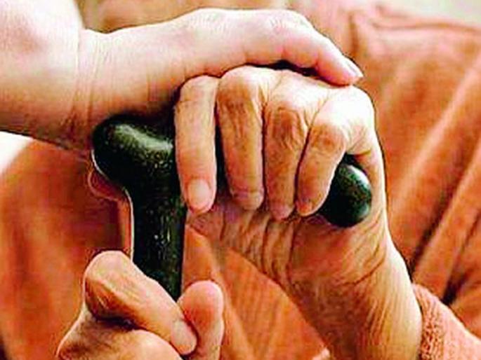 Hundreds of elderly people in Armari taluka overcame the carnage | आरमाेरी तालुक्यातील शेकडाे वयाेवृद्धांची काेराेनावर मात