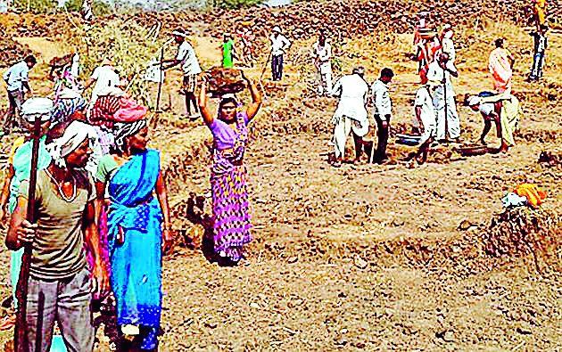 Millions of corruption in Manargaon | मनरेगात लाखोंचा भ्रष्टाचार Millions of corruption in Manargaon | मनरेगात लाखोंचा भ्रष्टाचार