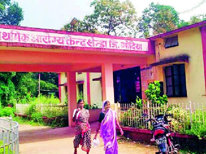 Increased problems at doctors' health centers | डॉक्टरांअभावी आरोग्य केंद्रात वाढल्या समस्या Increased problems at doctors' health centers | डॉक्टरांअभावी आरोग्य केंद्रात वाढल्या समस्या