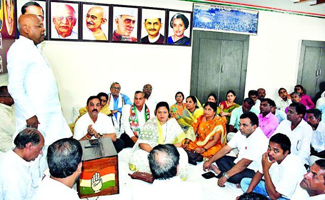 25 percent of farmers do not have debt waiver! | २५ टक्के शेतकऱ्यांचीही कर्जमाफी नाही! 25 percent of farmers do not have debt waiver! | २५ टक्के शेतकऱ्यांचीही कर्जमाफी नाही!