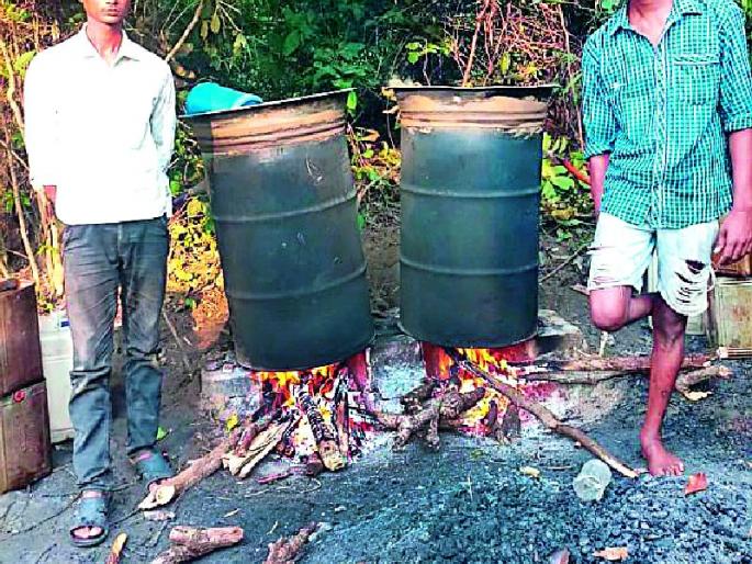 One crore goods seized in a month | महिनाभरात एक कोटीचा माल जप्त One crore goods seized in a month | महिनाभरात एक कोटीचा माल जप्त