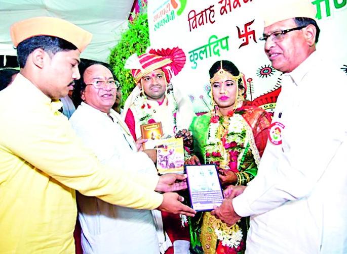 Daughter saved message from marriage | विवाह संस्कार सोहळ्यातून दिला बेटी बचावचा संदेश