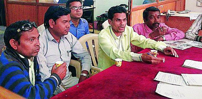 Government says, Divyangano share Rs 600 | शासन म्हणते, दिव्यांगांनो ६०० रुपयात भागवा Government says, Divyangano share Rs 600 | शासन म्हणते, दिव्यांगांनो ६०० रुपयात भागवा