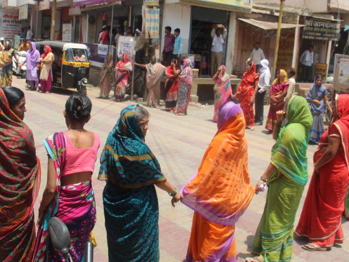 Women's movement for water | पाण्यासाठी महिलांचे आंदोलन Women's movement for water | पाण्यासाठी महिलांचे आंदोलन