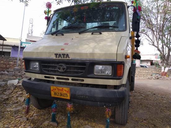 Tempo driver arrested | खबऱ्यांसह टेम्पो चालकावर गुन्हा Tempo driver arrested | खबऱ्यांसह टेम्पो चालकावर गुन्हा