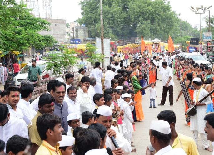 Various activities in the city of Bhokardan celebrated the birth anniversary of Saint Narahari | भोकरदन शहरात विविध उपक्रमांनी संत नरहरी जयंती उत्साहात साजरी