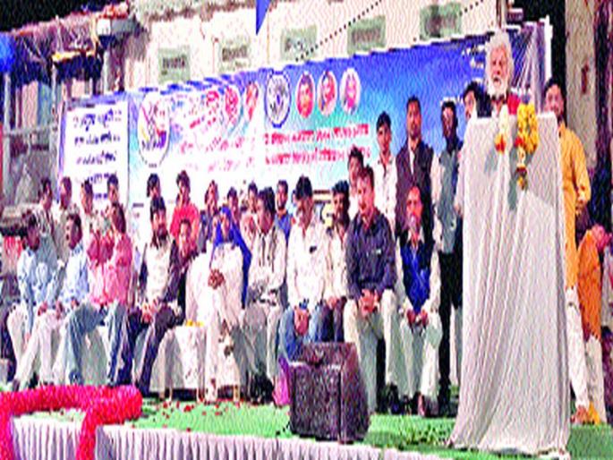 Manoraj Sansare, the attacker in the Koregaon case, Manoksh Mahasabha at Manmad | कोरेगाव प्रकरणातील हल्लेखोर मोकाट मनोज संसारे : मनमाड येथे जनआक्रोश महासभा Manoraj Sansare, the attacker in the Koregaon case, Manoksh Mahasabha at Manmad | कोरेगाव प्रकरणातील हल्लेखोर मोकाट मनोज संसारे : मनमाड येथे जनआक्रोश महासभा