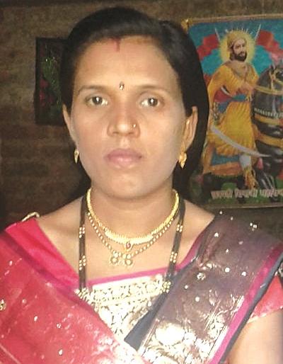  Mother jump into the well to save her child | मुलाला वाचविण्यासाठी आईने घेतली विहिरीत उडी