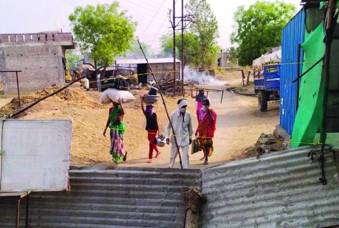 105 corona positive in Pota village with a population of 700 | लोकसंख्या ७००, कोरोना पॉझिटिव्ह १०५; महाराष्ट्रातील अख्खं गावच झालं 'कंटेनमेंट झोन' 105 corona positive in Pota village with a population of 700 | लोकसंख्या ७००, कोरोना पॉझिटिव्ह १०५; महाराष्ट्रातील अख्खं गावच झालं 'कंटेनमेंट झोन'