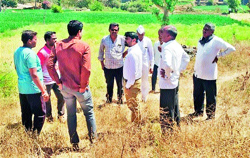 Water in the field: Damage to crops, order of panchanamis Kelzar leak to left canal | केळझर डाव्या कालव्याला गळती Water in the field: Damage to crops, order of panchanamis Kelzar leak to left canal | केळझर डाव्या कालव्याला गळती