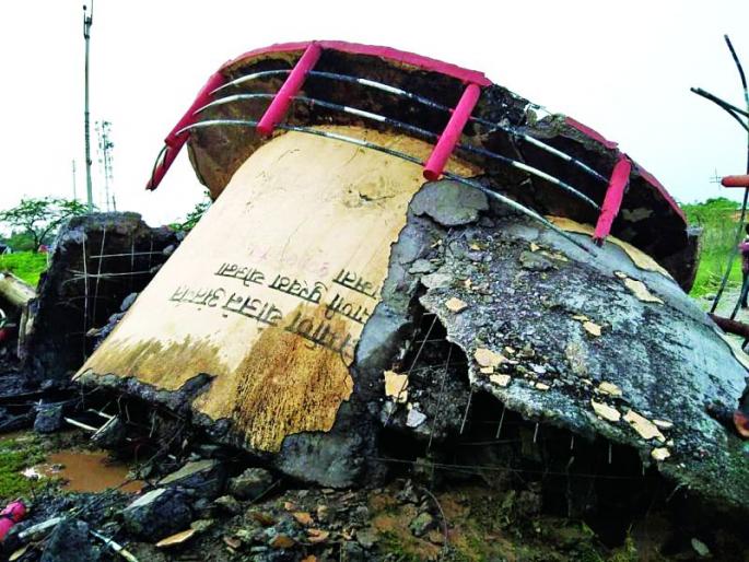 Question marks on the quality of Water Tanks construction | जलकुंभ बांधकामाच्या गुणवत्तेवर प्रश्नचिन्ह Question marks on the quality of Water Tanks construction | जलकुंभ बांधकामाच्या गुणवत्तेवर प्रश्नचिन्ह