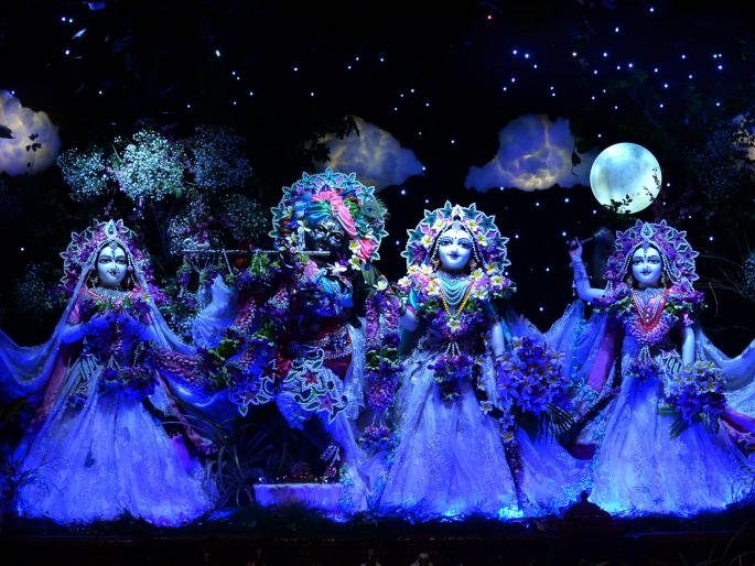 Escon temple celebrated | इस्कॉन मंदिरात कोजागरी साजरी