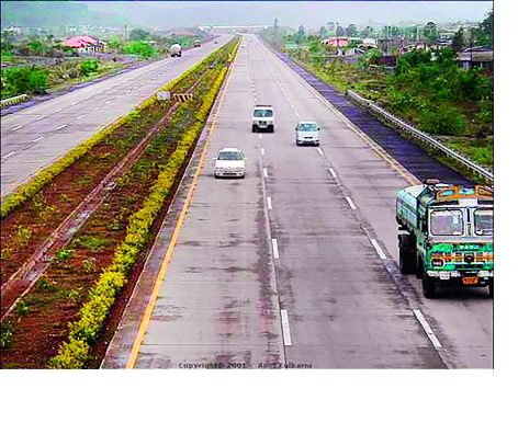 Nividal has been 522 days; Satara-Kagal road work: 22 potholes of the six-page order | निविदेलाच गेले ५२२ दिवस;सातारा-कागल रस्त्याचे काम : सहापदरीकरणाच्या निविदेची २२ शुद्धिपत्रके Nividal has been 522 days; Satara-Kagal road work: 22 potholes of the six-page order | निविदेलाच गेले ५२२ दिवस;सातारा-कागल रस्त्याचे काम : सहापदरीकरणाच्या निविदेची २२ शुद्धिपत्रके