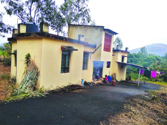 Chuffle government building controversy | सातारा : चाफळची शासकीय इमारत वादाच्या भोवऱ्यात