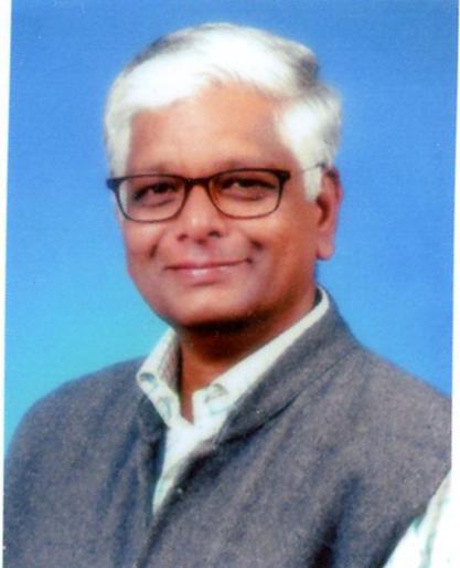 At the Drama Parishad, organized by the Natya Parishad, at the Drama Parampad, the Individuals and Institutions Gaurav Ceremony, Music Program - Mukund Patwardhan | रंगभूमी दिनानिमित्त नाट्य परिषदेतर्फे व्यक्ती व संस्थांचा गौरव सोहळा, संगीत कार्यक्रम-मुकुंद पटवर्धन