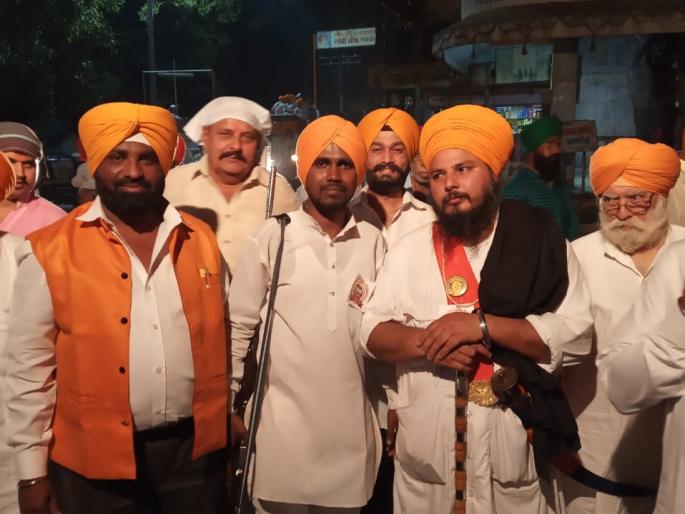 On the occasion of Guru Nanak's birth anniversary, Manmad had a religious program | गुरु नानक जयंती निमित्त मनमाडला धार्मिक कार्यक्र म