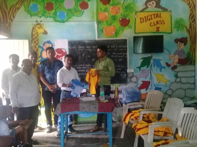 Monitoring works by group development officials | गटविकास अधिकाऱ्यांनी केली मानोरीतील कामांची पाहणी Monitoring works by group development officials | गटविकास अधिकाऱ्यांनी केली मानोरीतील कामांची पाहणी