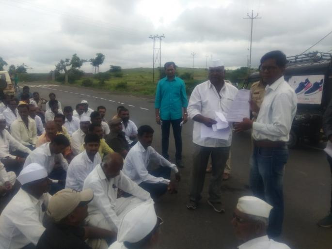 Stop the fisherman's path to the water | पाण्यासाठी मेशीकरांचा रास्ता रोको Stop the fisherman's path to the water | पाण्यासाठी मेशीकरांचा रास्ता रोको