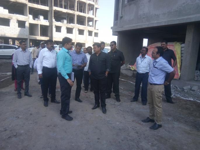 MHADA Chairman said the project was inspected | म्हाडाच्या अध्यक्षांनी केली प्रकल्पाची पाहणी MHADA Chairman said the project was inspected | म्हाडाच्या अध्यक्षांनी केली प्रकल्पाची पाहणी