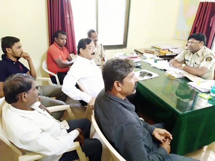 Why do you tolerate a beautiful tree-planting contractor? MNS asked the question | सिंधुदुर्ग : बेसुमार वृक्षतोड करणाऱ्या ठेकेदाराला पाठीशी का घालता ?; मनसेने विचारला जाब