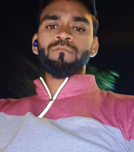 Youth stuntman disappears in flood waters | पुराच्या पाण्यात स्टंटबाजी करणारा युवक बेपत्ता