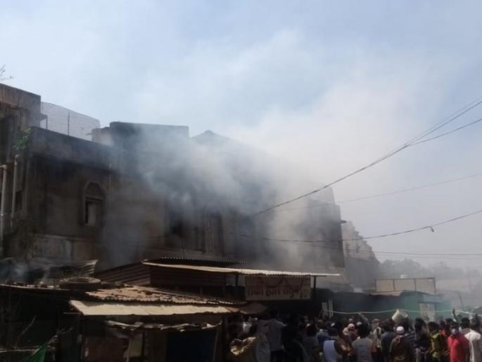 Shop fire in Akkalkuwa | अक्कलकुव्यात दुकानाला आग Shop fire in Akkalkuwa | अक्कलकुव्यात दुकानाला आग