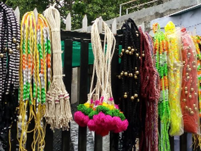 The bulls were pale this year | बैलांचा साज झाला यंदा फिका The bulls were pale this year | बैलांचा साज झाला यंदा फिका