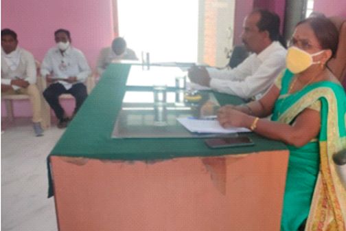 Back to the meeting of important departments, the office bearers became annoyed | महत्वाच्या विभागांचीच बैठकीकडे पाठ, पदाधिकारी झाले नाराज Back to the meeting of important departments, the office bearers became annoyed | महत्वाच्या विभागांचीच बैठकीकडे पाठ, पदाधिकारी झाले नाराज