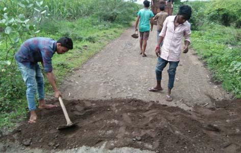 Now let's get to the village. | आता तरी गावार्पयत बस येऊ द्या. Now let's get to the village. | आता तरी गावार्पयत बस येऊ द्या.