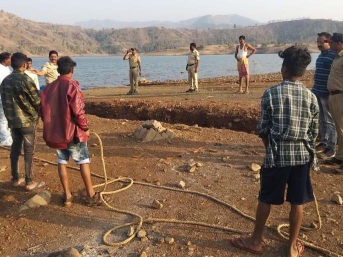 Emphasis on security measures by Narmada river police at Bhusha | भूषा येथे नर्मदा नदीकिनारी पोलिसांकडून सुरक्षा उपायांवर भर Emphasis on security measures by Narmada river police at Bhusha | भूषा येथे नर्मदा नदीकिनारी पोलिसांकडून सुरक्षा उपायांवर भर