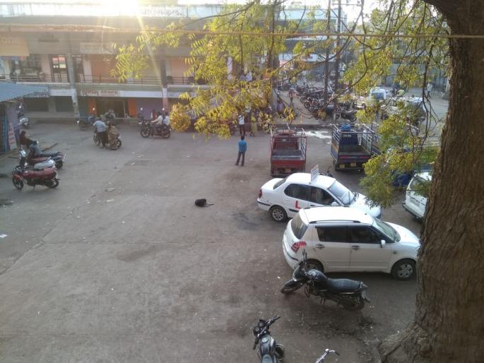 Free breathing while taking city roads | शहरातील रस्ते घेताहेत मोकळा श्वास Free breathing while taking city roads | शहरातील रस्ते घेताहेत मोकळा श्वास