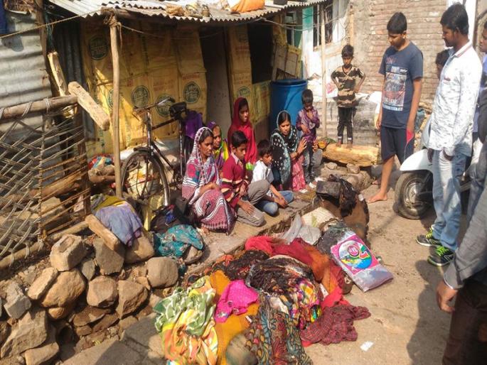 Fire burnt the house | आगीत घर जळून खाक Fire burnt the house | आगीत घर जळून खाक