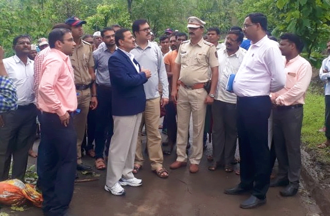 Divisional Commissioner visits Gotwheer village | विभागीय आयुक्तांची घोटविहीर गावाला भेट Divisional Commissioner visits Gotwheer village | विभागीय आयुक्तांची घोटविहीर गावाला भेट