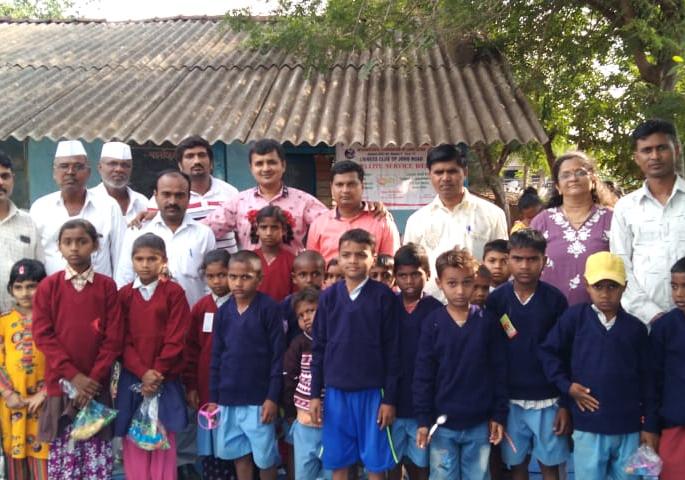 Distribution of sweaters to children in Pate | पाटे येथील बालकांना स्वेटरचे वाटप