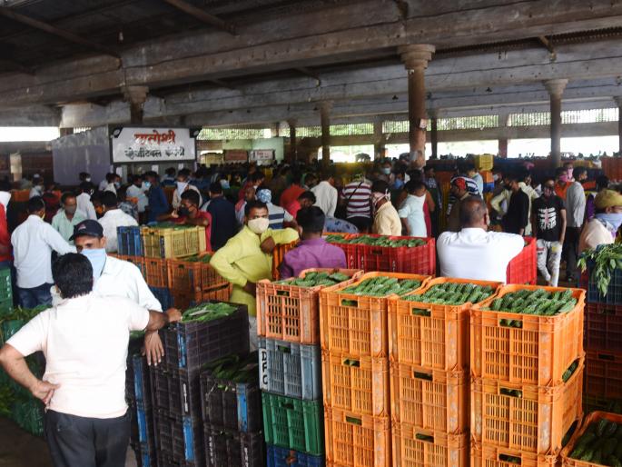 Physical Distance Fuzz in Market Committee | बाजार समितीत फिजिकल डिस्टन्सिंग फज्जा Physical Distance Fuzz in Market Committee | बाजार समितीत फिजिकल डिस्टन्सिंग फज्जा