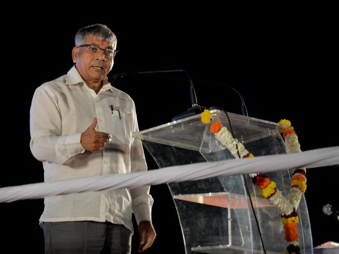 Savarkar's reservation is also fraud - Prakash Ambedkar | सवर्णांचे आरक्षणही फसवे - प्रकाश आंबेडकर Savarkar's reservation is also fraud - Prakash Ambedkar | सवर्णांचे आरक्षणही फसवे - प्रकाश आंबेडकर