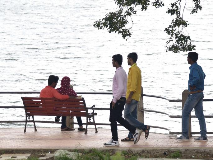 Give it with you, give it to the elite ... | हात दे तू साथ दे, प्रित दे अभिजात दे... Give it with you, give it to the elite ... | हात दे तू साथ दे, प्रित दे अभिजात दे...