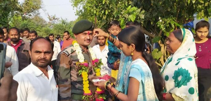 Procession of retired soldiers from the village | सेवानिवृत्त जवानाची गावातून मिरवणूक Procession of retired soldiers from the village | सेवानिवृत्त जवानाची गावातून मिरवणूक