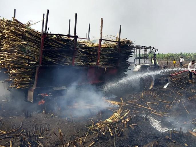 Parbhani: Burned 1.5 acres of sugarcane with tractor | परभणी : ट्रॅक्टरसह दीड एकर ऊस जळाला Parbhani: Burned 1.5 acres of sugarcane with tractor | परभणी : ट्रॅक्टरसह दीड एकर ऊस जळाला