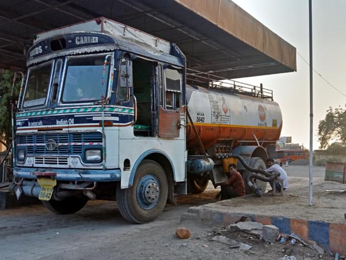 Parbhani: Diesel stopped without ST Bus wheels | परभणी: डिझेलअभावी थांबली एस.टी. बसची चाके Parbhani: Diesel stopped without ST Bus wheels | परभणी: डिझेलअभावी थांबली एस.टी. बसची चाके