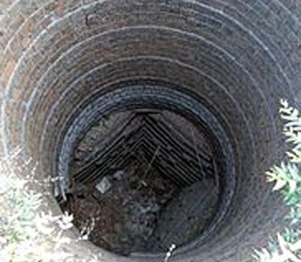 Parbhani: The irrigation well was caught in the framing of the code of conduct | परभणी: सिंचन विहिरी अडकल्या आचारसंहितेच्या कचाट्यात Parbhani: The irrigation well was caught in the framing of the code of conduct | परभणी: सिंचन विहिरी अडकल्या आचारसंहितेच्या कचाट्यात