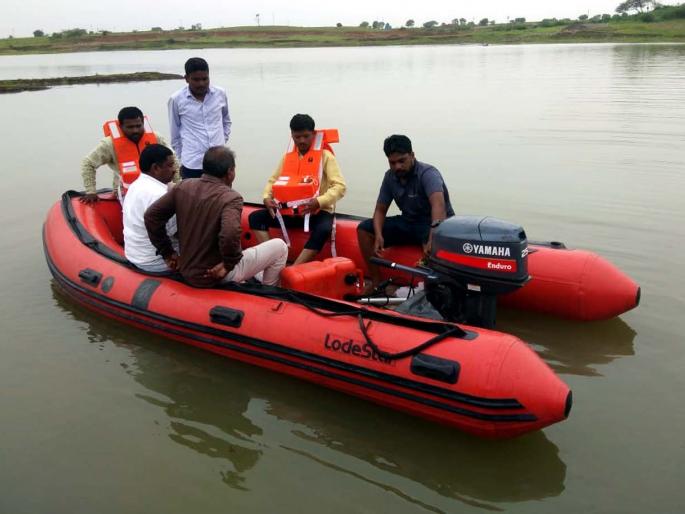 Parbhani: Preparation begins to deal with possible floods | परभणी : संभाव्य पूरस्थितीचा सामना करण्यासाठी पूर्व तयारी सुरू Parbhani: Preparation begins to deal with possible floods | परभणी : संभाव्य पूरस्थितीचा सामना करण्यासाठी पूर्व तयारी सुरू