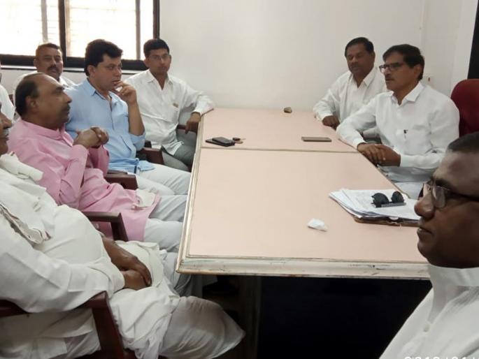 Parbhani: Interview of interested candidates in Congress meeting | परभणी : कॉंग्रेसच्या बैठकीत इच्छुकांच्या मुलाखती